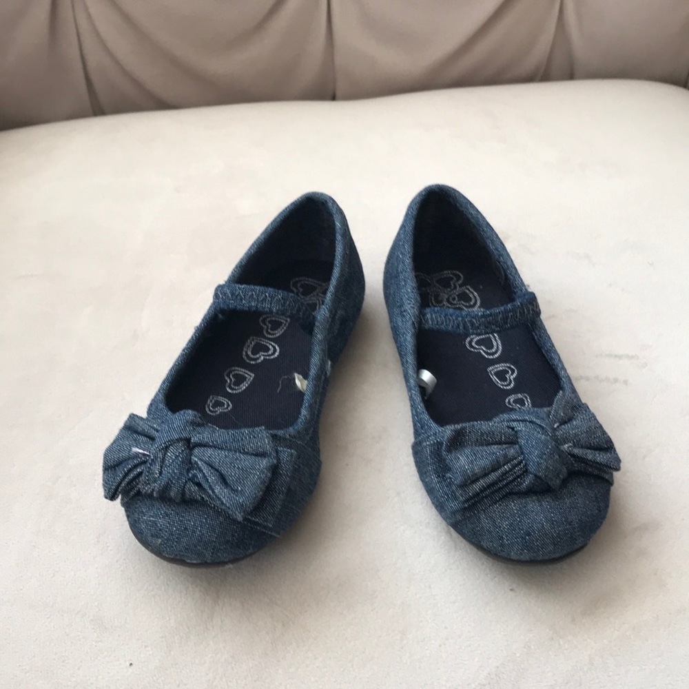Girls shoes
